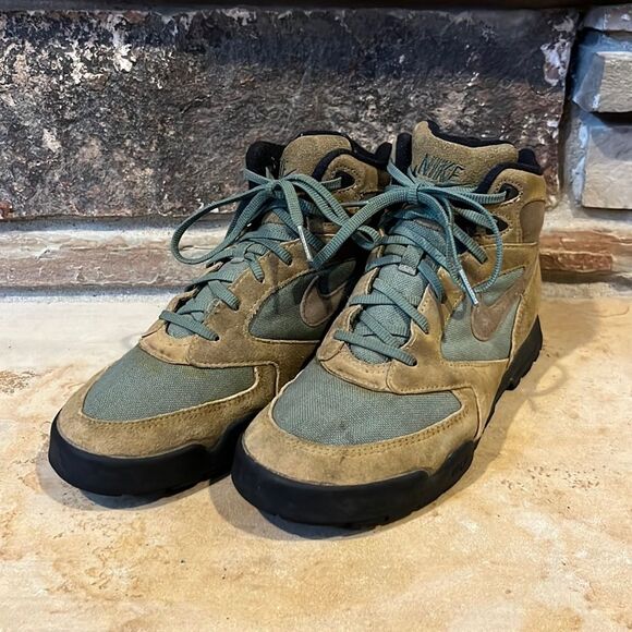 Vintage Nike High Top Suede Hiking Boots